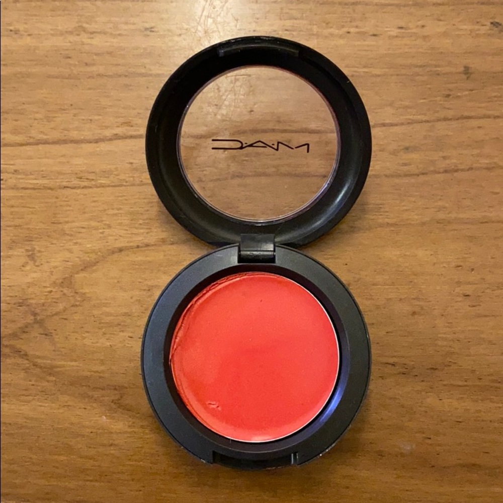 MAC Cosmetics Poppy Love Eyeglass